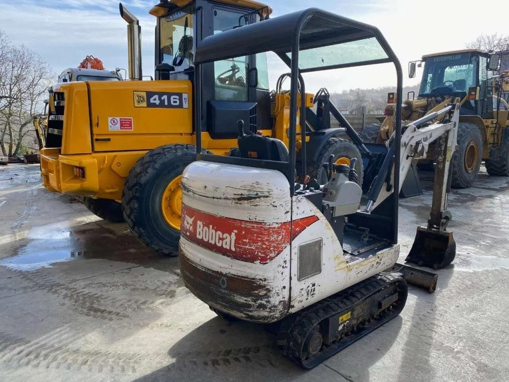 BOBCAT E14 avec 3 godets et BRH - Image 2