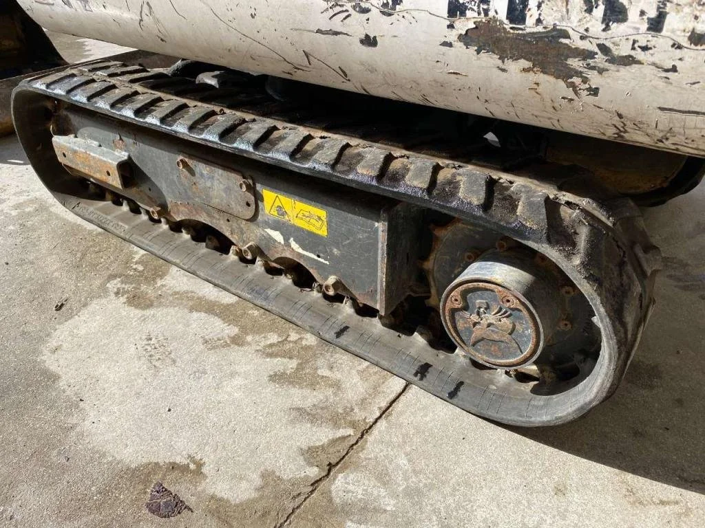 BOBCAT E14 avec 3 godets et BRH - Image 3