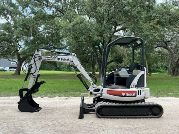 Bobcat 425G , 2,7T + 4 GODETS - Image 11